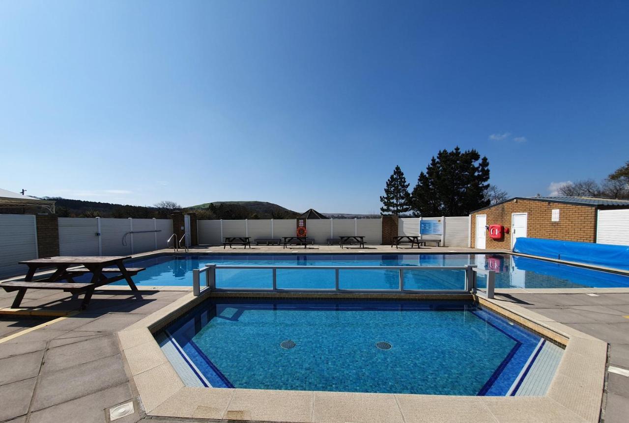 Llanrhidian Holiday Park Llanmorlais ภายนอก รูปภาพ